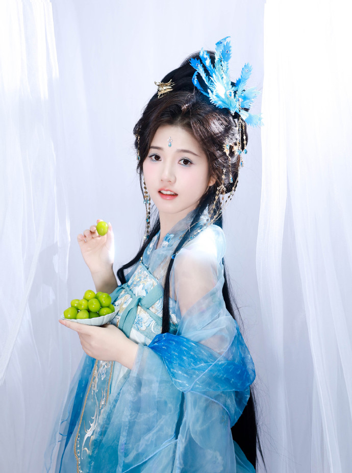 夫人她靠扮丑赢麻了
